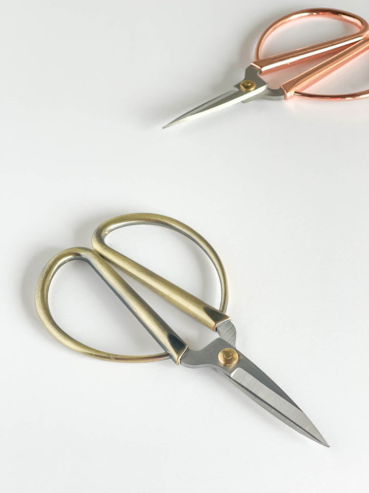Unravelled Vintage Look Scissors