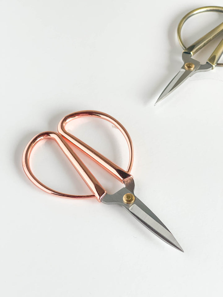 Unravelled Vintage Look Scissors