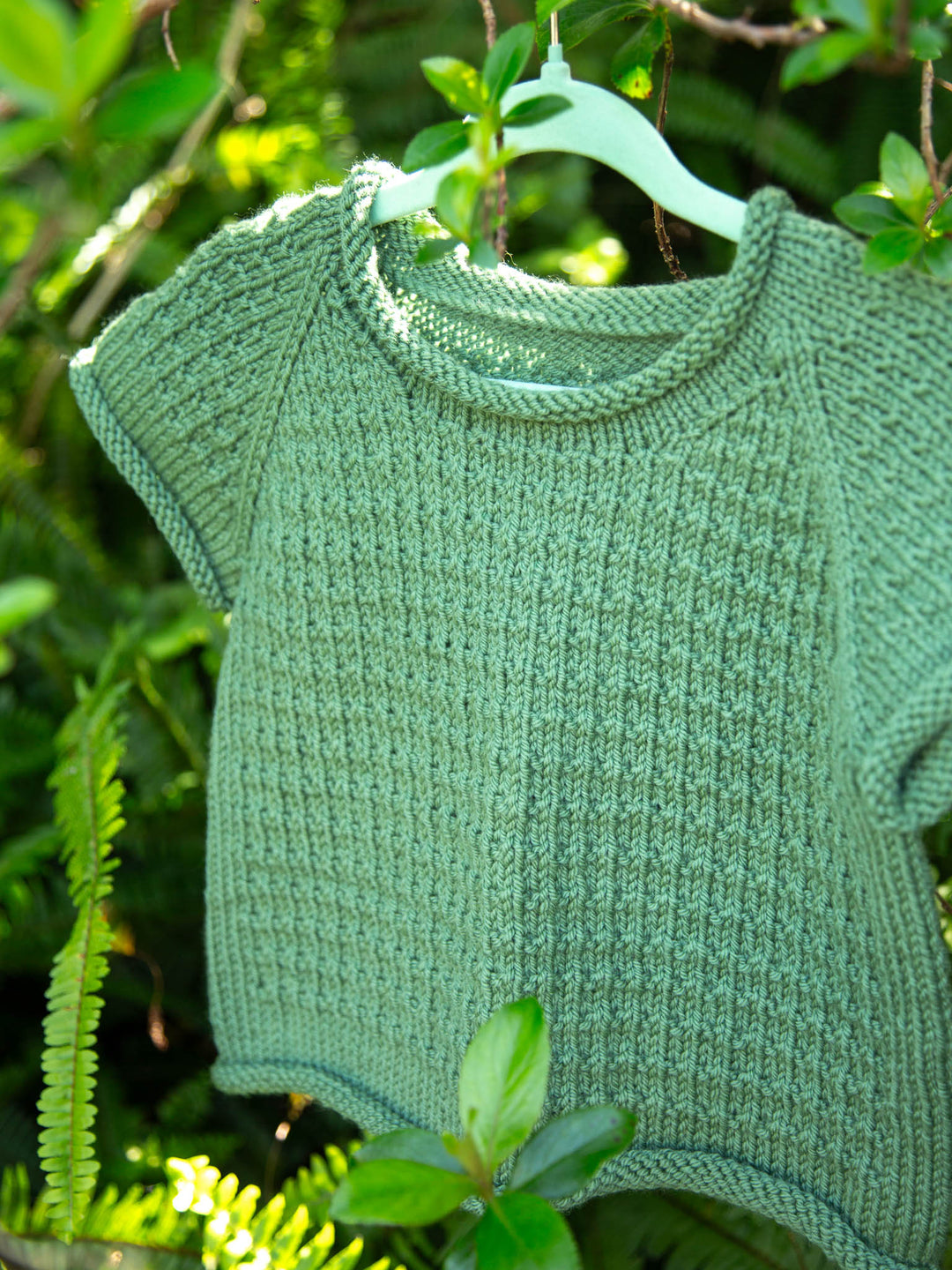 Little Dimples Tee & Beanie knitting kit in Unravelled Oi Merino