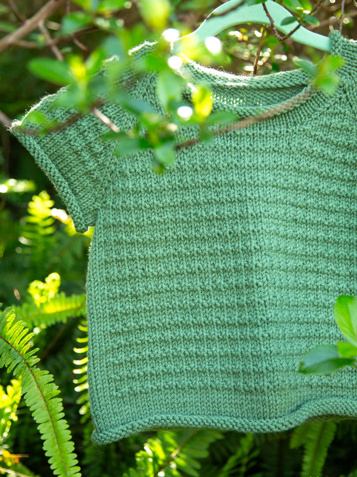 Little Dimples Tee & Beanie knitting kit in Unravelled Oi Merino