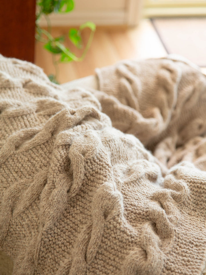 Uno Luscious Cable Throw