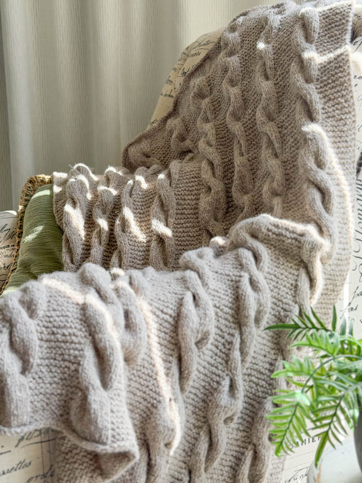 Uno Luscious Cable Throw (limited edition)
